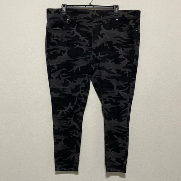 Levi's Plus Size Camo Pull-On Legging - Picture 2 of 8